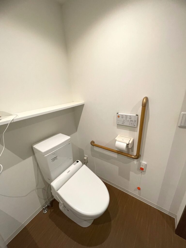 サービス付き高齢者向け住宅〈ドットホーム新検見川〉の居室設備　洗面台